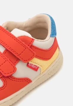 Kickers KICKMOTION UNISEX - Baskets Basses - Beige/rouge/jaune -Kickers Soldes Magasin 04fe6f93ddea4fe487bba6753a5b4f28