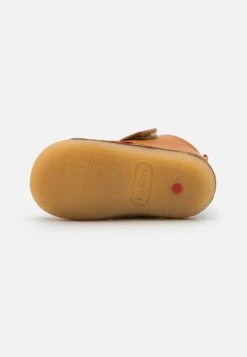 Kickers Chaussures Premiers Pas - Camel -Kickers Soldes Magasin 20d71d327fa24afe9d824b72d283dd15