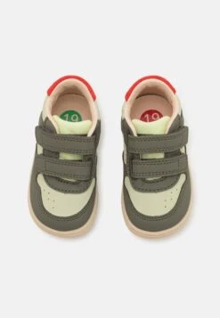 Kickers KICKMOTION UNISEX - Baskets Basses - Kaki/vert/blanc 10 Kickers KICKMOTION UNISEX - Baskets Basses - Kaki/vert/blanc -Kickers Soldes Magasin c7d1133db474410dba0254e6ca50c756