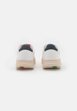 Kickers Kick Allow - Baskets Basses - Blanc/Marine 9 Kickers Kick Allow - Baskets Basses - Blanc/Marine -Kickers Soldes Magasin d1fec66a176f4a66821976fbcfd09df3