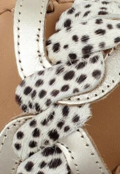 Kickers BETTY - Chaussures Premiers Pas - Gold Coloured 12 Kickers BETTY - Chaussures Premiers Pas - Gold Coloured -Kickers Soldes Magasin f9b08351f5a142edaae13e6d5e7b286c